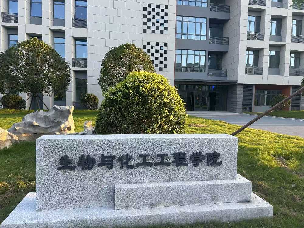 日喀则市扬州职业大学体育场高杆灯项目